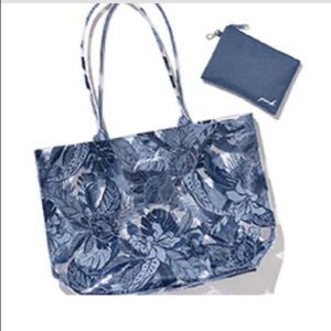 NWT VS PINK PLASTIC TOTE AND POUCH ($78)